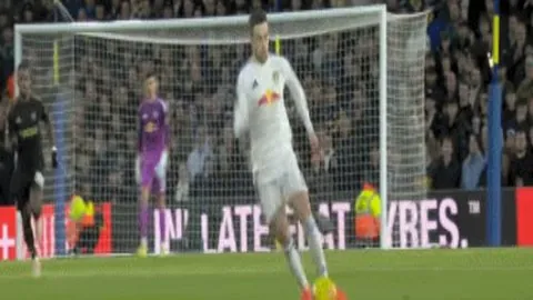 上海海港中超第7轮1-0击败河北队，李圣龙制造点球奥斯卡轻松破门